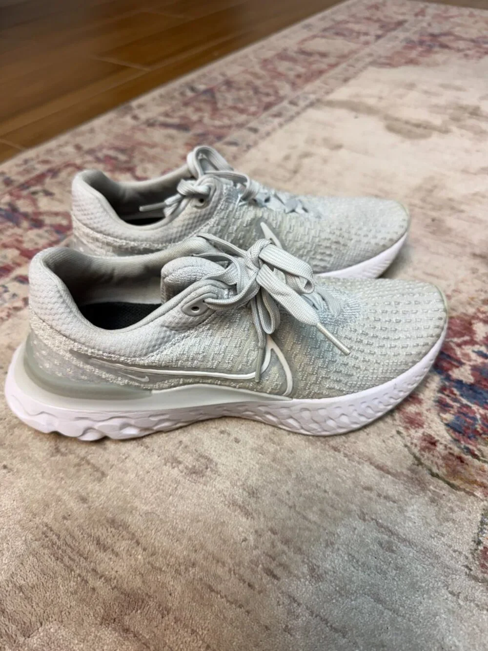 Nike React Infinity  Women's Silver Sneakers Size 8 in Great Shape
